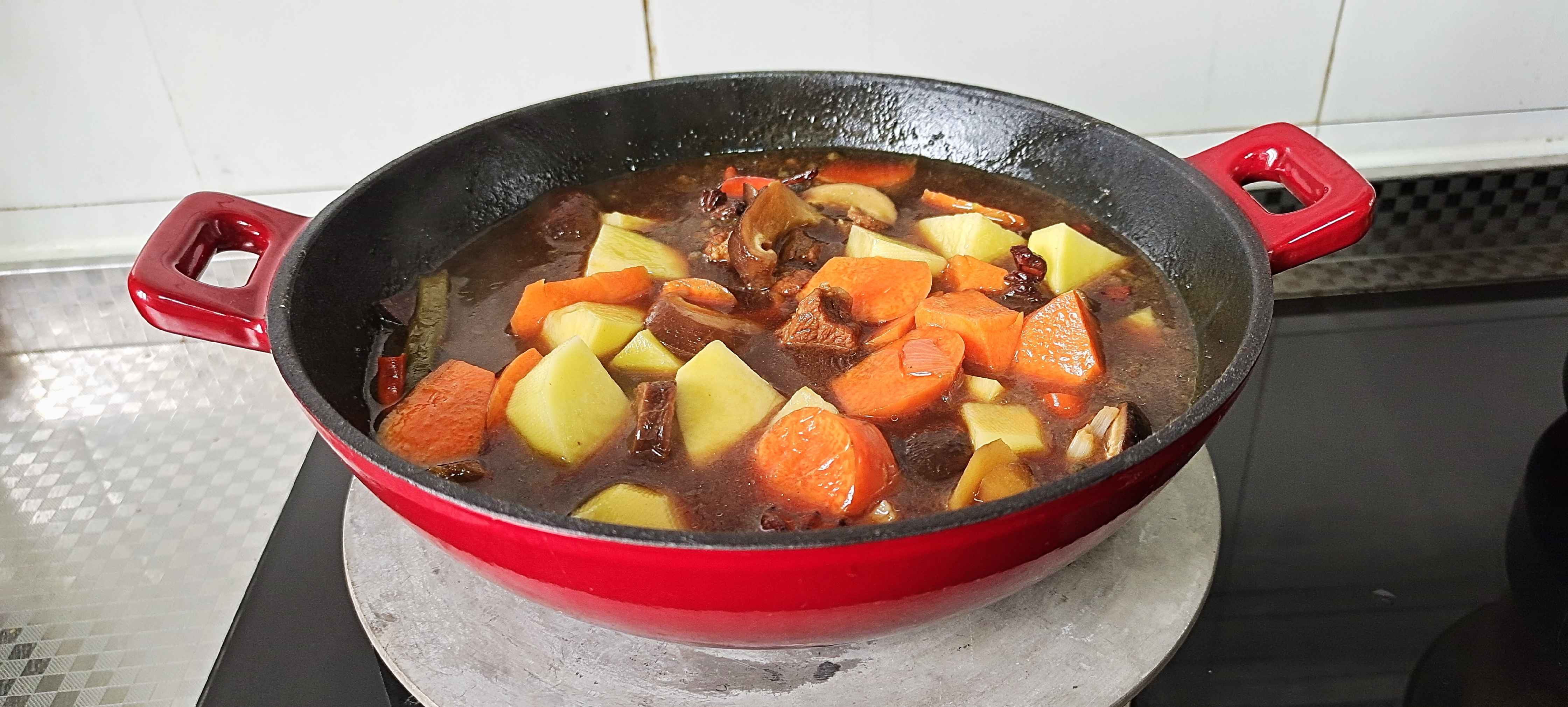 冬季牛肉這樣做,暖身暖胃又滋補…紅燜牛肉鍋的做法-咸鮮味燜菜譜-易網(wǎng)健康養(yǎng)生網(wǎng) 冬季牛肉這樣做,暖身暖胃又滋補…紅燜牛肉鍋的做法-咸鮮味燜菜譜