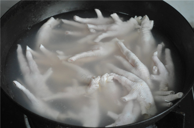 電飯鍋雞爪煲的做法-咸鮮味燒菜譜-易網(wǎng)健康養(yǎng)生網(wǎng) 電飯鍋雞爪煲的做法-咸鮮味燒菜譜