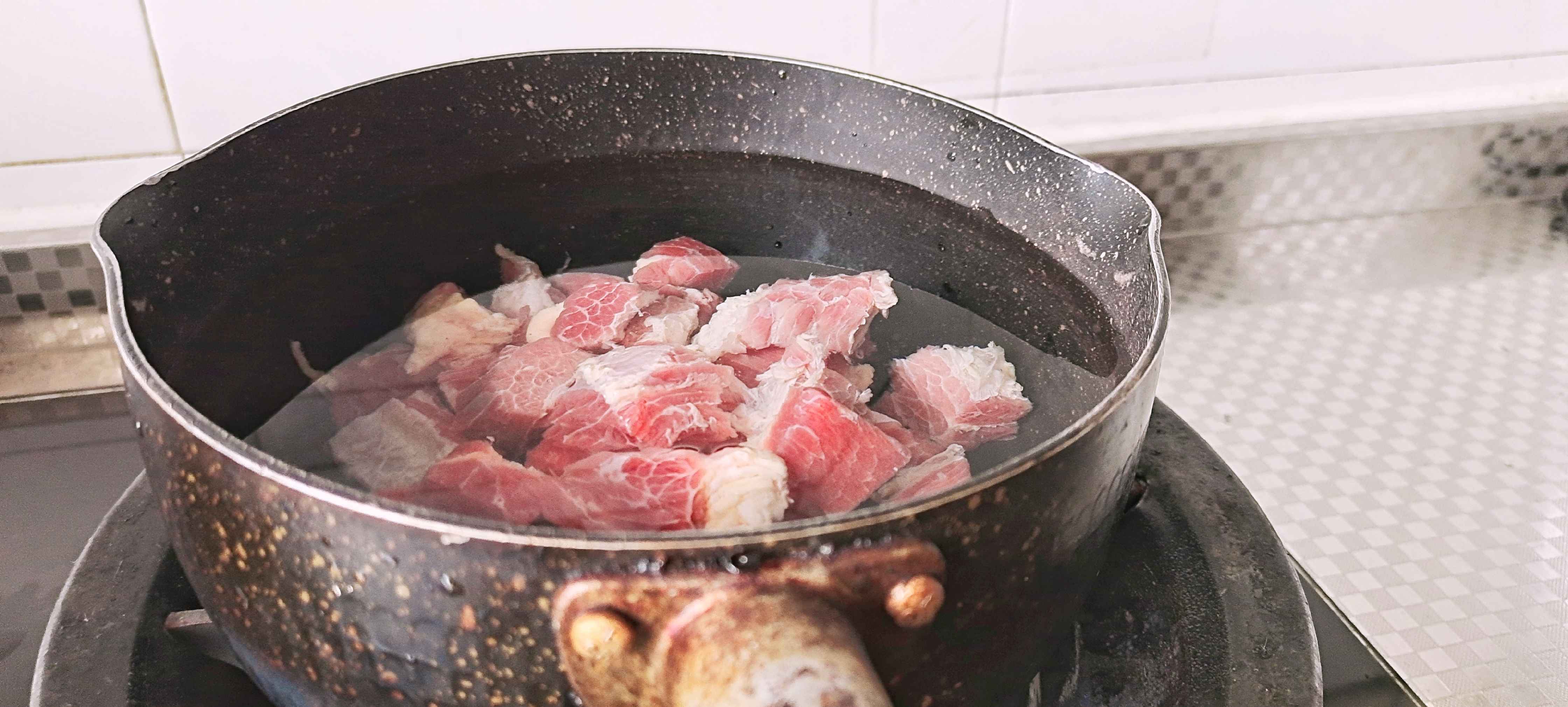 冬季牛肉這樣做,暖身暖胃又滋補…紅燜牛肉鍋的做法-咸鮮味燜菜譜-易網(wǎng)健康養(yǎng)生網(wǎng) 冬季牛肉這樣做,暖身暖胃又滋補…紅燜牛肉鍋的做法-咸鮮味燜菜譜