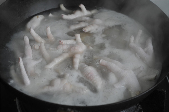 電飯鍋雞爪煲的做法-咸鮮味燒菜譜-易網(wǎng)健康養(yǎng)生網(wǎng) 電飯鍋雞爪煲的做法-咸鮮味燒菜譜