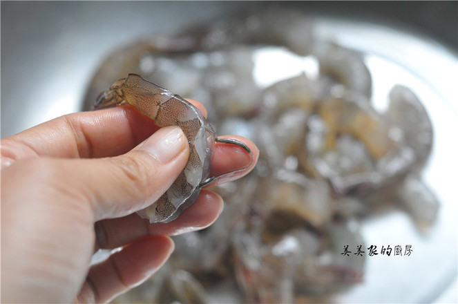 蒜香黃油蝦的做法-蒜香味炒菜譜-易網健康養生網 蒜香黃油蝦的做法-蒜香味炒菜譜