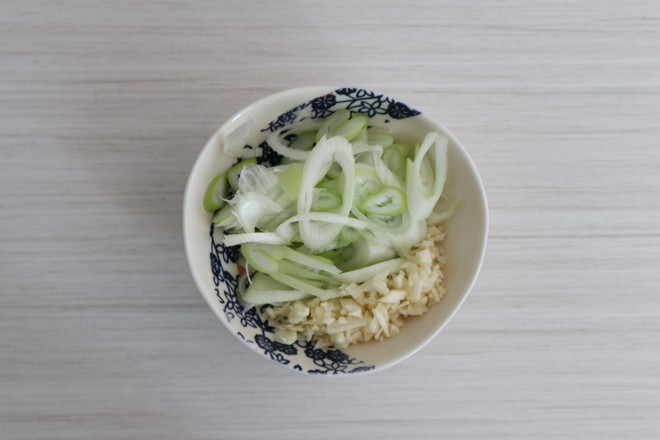 烤鵪鶉的做法-蒜香味烤菜譜-易網<a href=http://m.aoa7937.com/ target=_blank class=infotextkey>健康養生</a>網 烤鵪鶉的做法-蒜香味烤菜譜