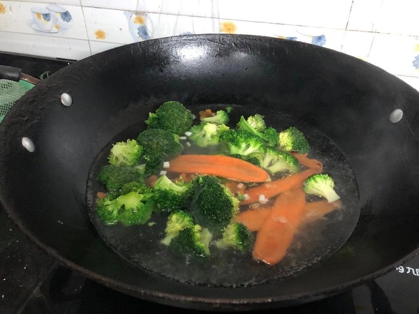 圣誕花環雞扒的做法-香辣味煎菜譜-易網健康養生網 圣誕花環雞扒的做法-香辣味煎菜譜