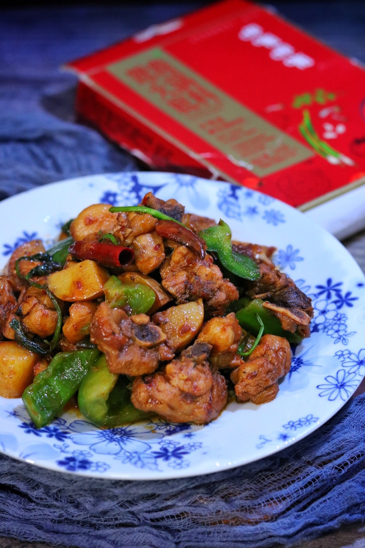 麻辣土豆雞的做法-香辣味炒菜譜-易網健康養生網 麻辣土豆雞的做法-香辣味炒菜譜