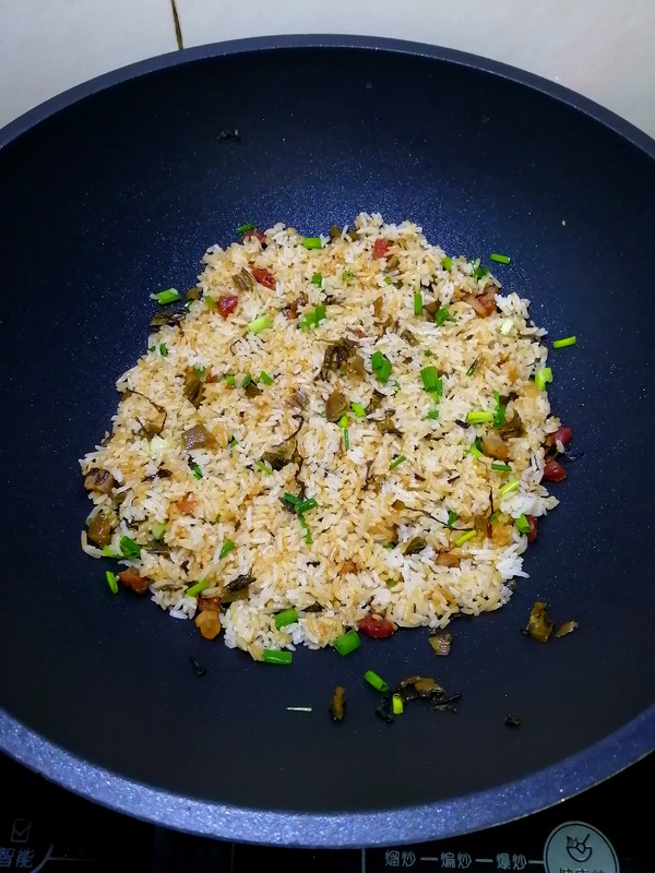家鄉的美食~~臘肉腌菜炒飯的做法-家常味炒菜譜