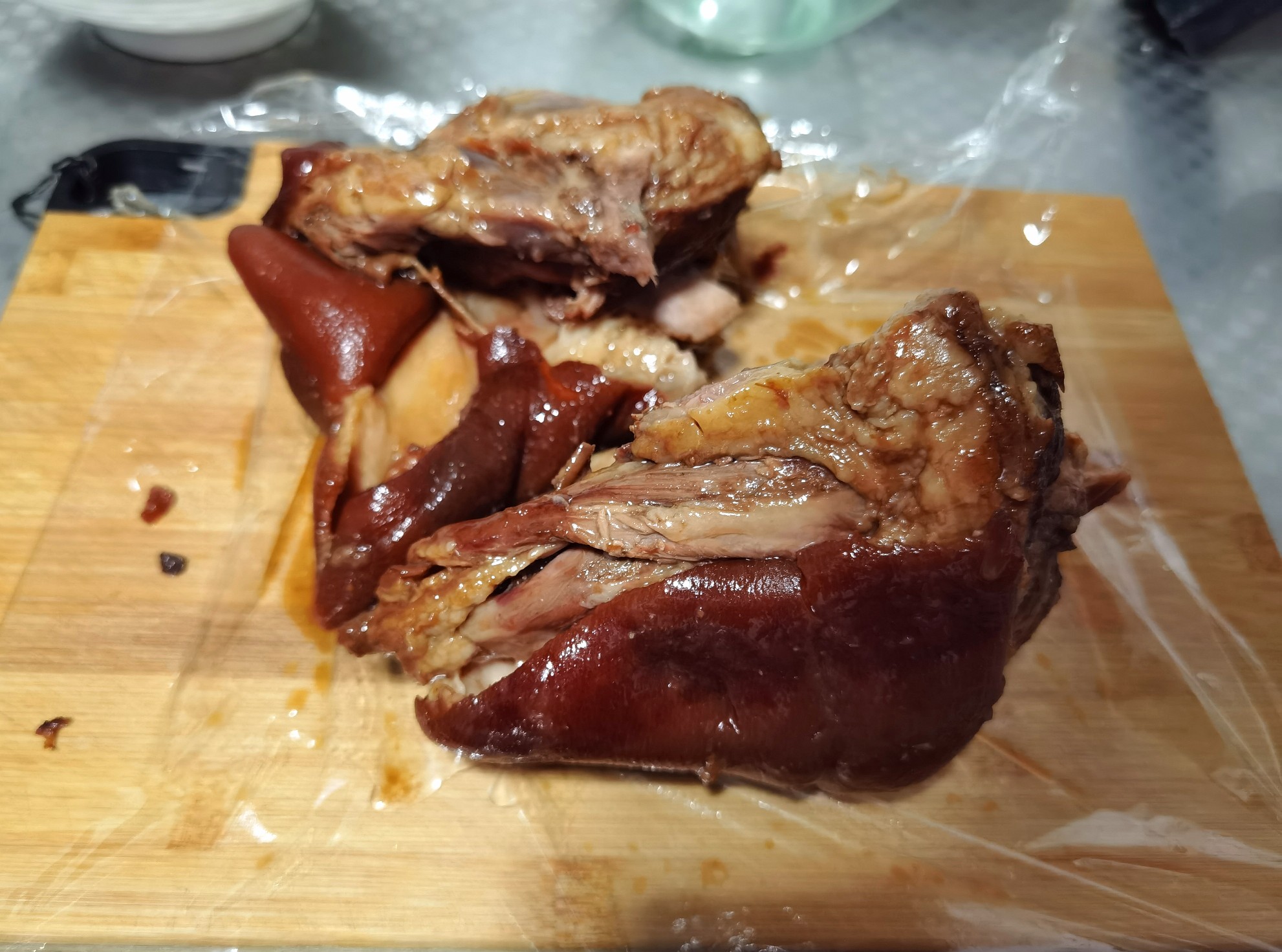 顏色紅亮,軟爛入味的醬肘子來啦的做法-家常味鹵菜譜-易網健康養生網 顏色紅亮,軟爛入味的醬肘子來啦的做法-家常味鹵菜譜