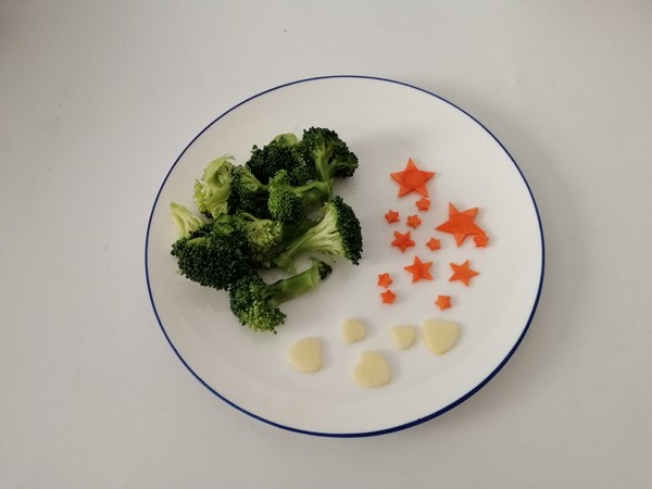 西藍花圣誕樹的做法-家常味蒸菜譜-易網健康養生網 西藍花圣誕樹的做法-家常味蒸菜譜
