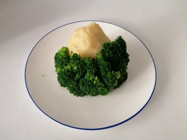 西藍花圣誕樹的做法-家常味蒸菜譜-易網健康養生網 西藍花圣誕樹的做法-家常味蒸菜譜
