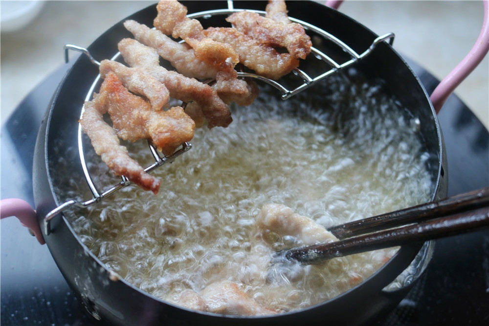 不一樣的糖醋里脊，太好吃了的做法-酸甜味炸菜譜