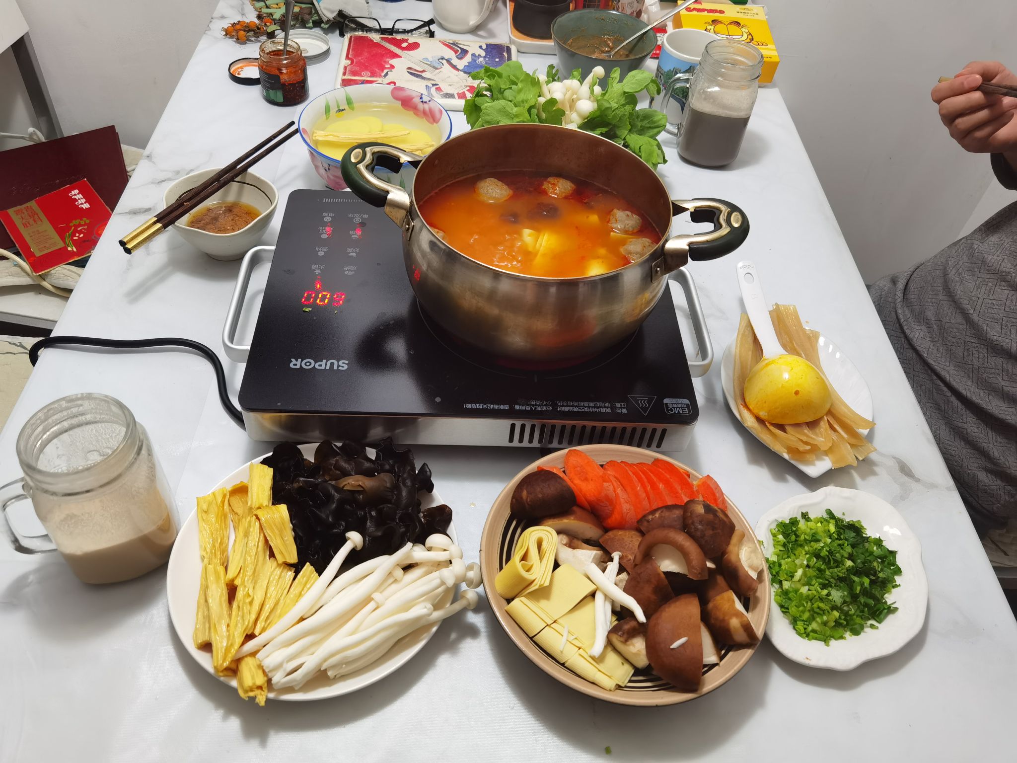 番茄牛腩涮涮鍋,冬天吃再適合不過了的做法-茄汁味煮菜譜-易網(wǎng)健康養(yǎng)生網(wǎng) 番茄牛腩涮涮鍋,冬天吃再適合不過了的做法-茄汁味煮菜譜