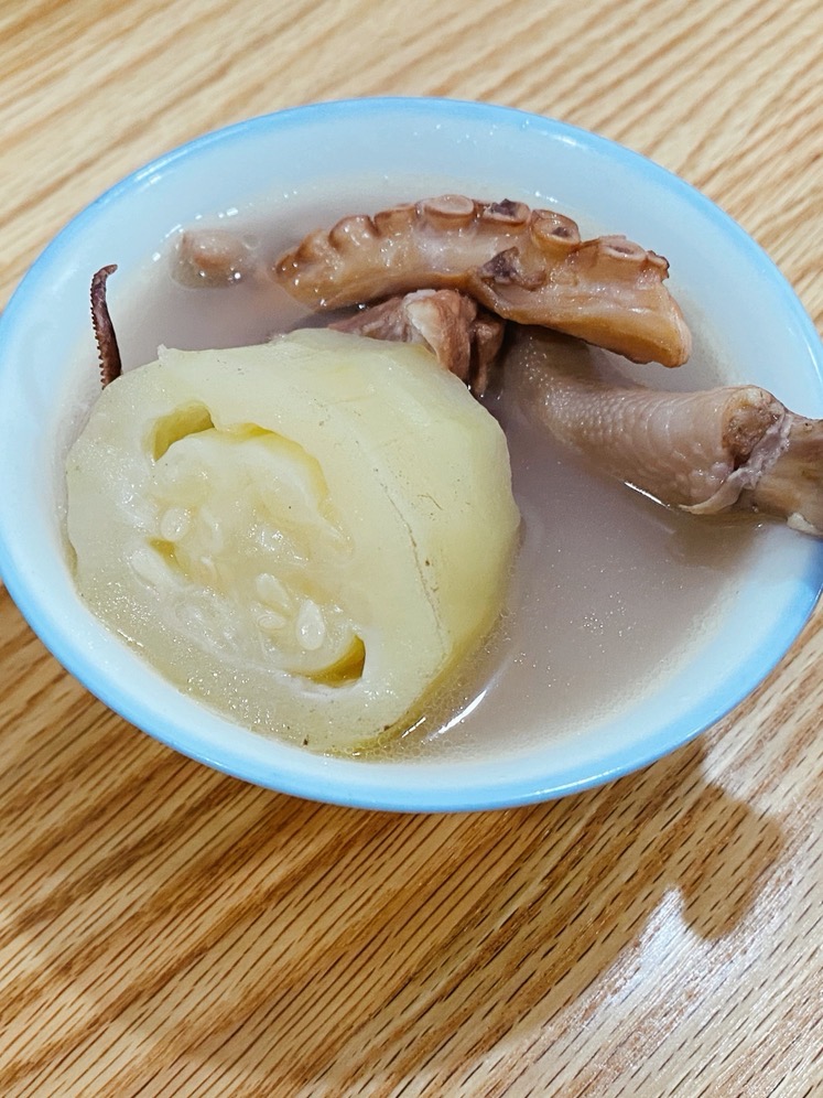 章魚龍骨煲節(jié)瓜的做法-咸鮮味煲菜譜