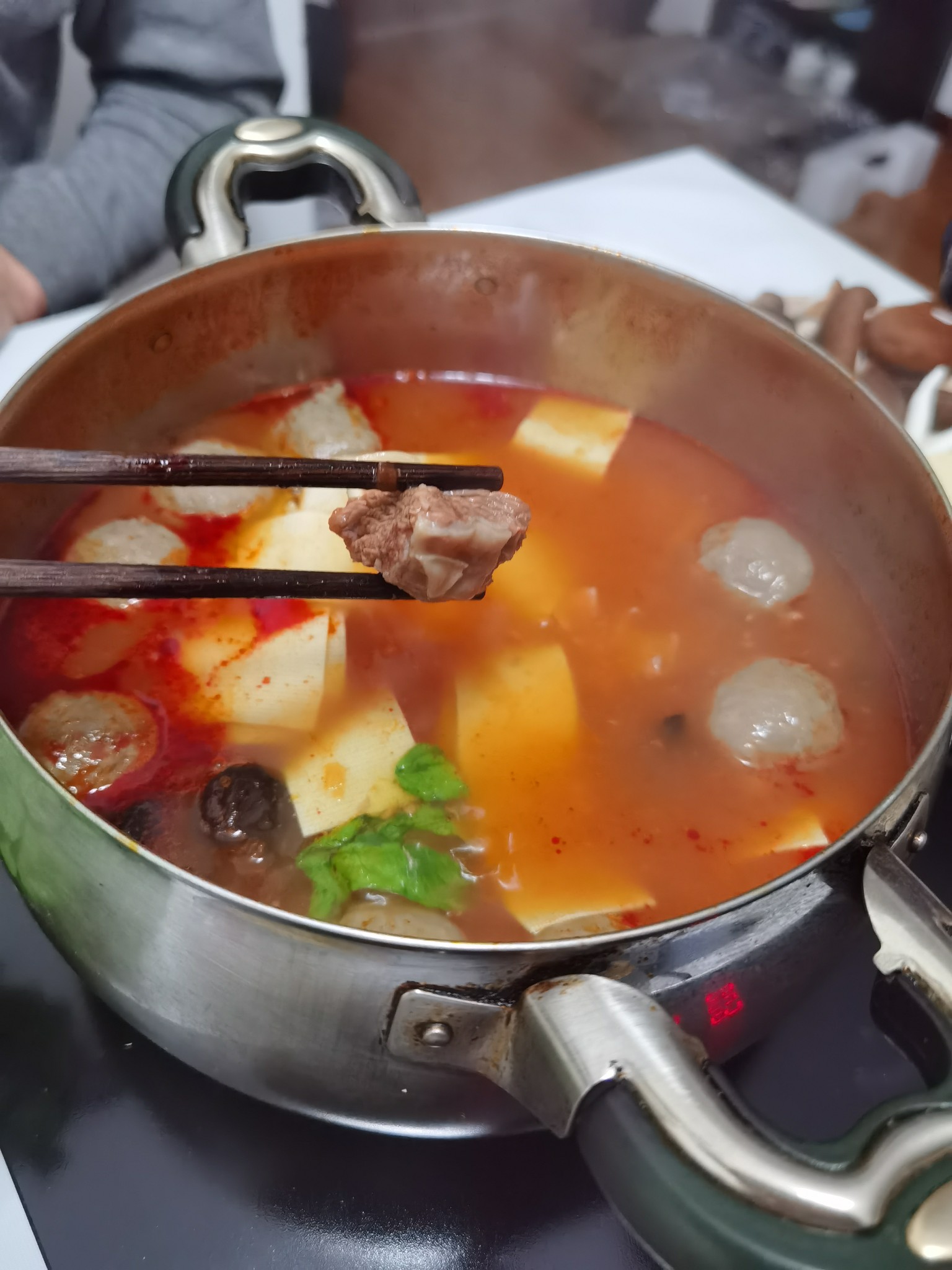 番茄牛腩涮涮鍋,冬天吃再適合不過了的做法-茄汁味煮菜譜-易網(wǎng)健康養(yǎng)生網(wǎng) 番茄牛腩涮涮鍋,冬天吃再適合不過了的做法-茄汁味煮菜譜