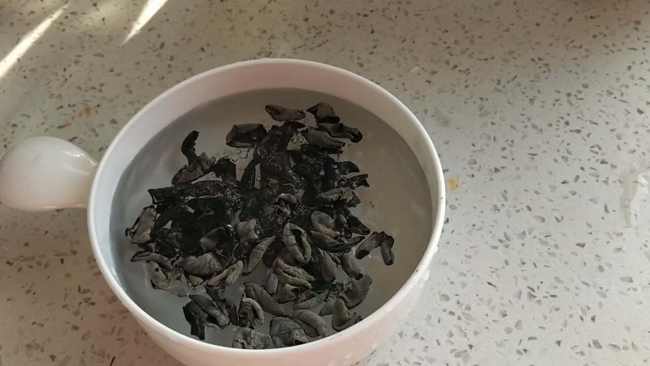 家常簡易缽缽雞拌菜的做法-咸鮮味煮菜譜-易網(wǎng)<a href=http://m.aoa7937.com/ target=_blank class=infotextkey>健康養(yǎng)生</a>網(wǎng) 家常簡易缽缽雞拌菜的做法-咸鮮味煮菜譜
