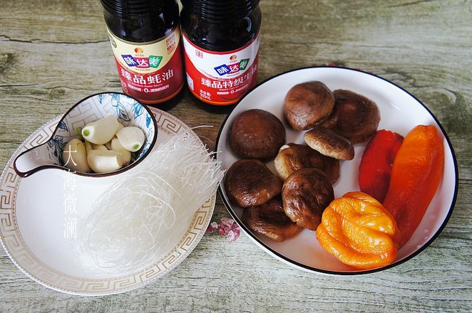 蒜蓉粉絲香菇的做法-蒜香味蒸菜譜-易網(wǎng)<a href=http://m.aoa7937.com/ target=_blank class=infotextkey>健康養(yǎng)生</a>網(wǎng) 蒜蓉粉絲香菇的做法-蒜香味蒸菜譜