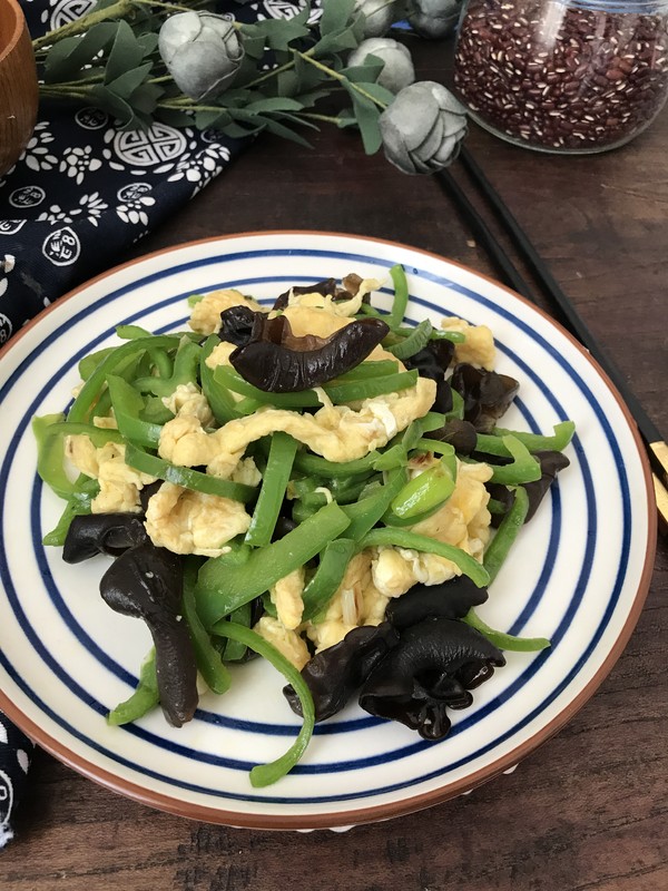 脆爽清口，營養下飯的青椒木耳炒雞蛋的做法-家常味炒菜譜