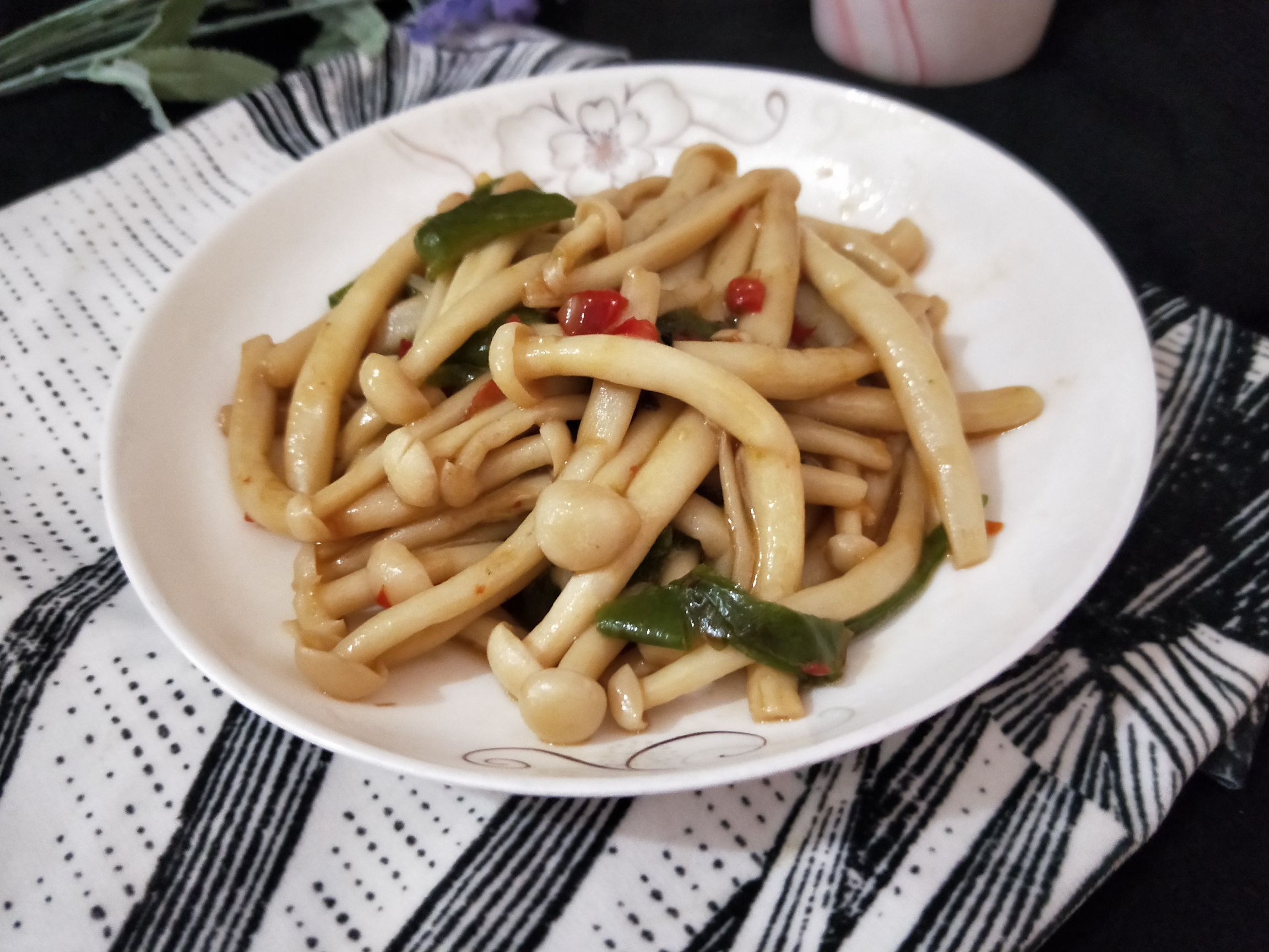 素炒海鮮菇的做法-家常味炒菜譜-易網健康養生網 素炒海鮮菇的做法-家常味炒菜譜