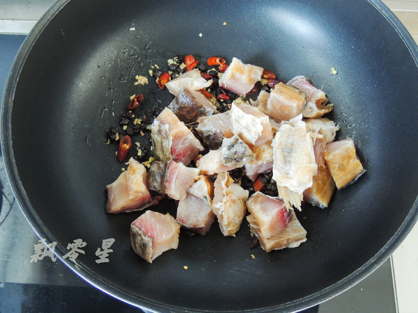 豉香蒸臘魚,咸香適口超下飯的做法-家常味蒸菜譜-易網(wǎng)健康養(yǎng)生網(wǎng) 豉香蒸臘魚,咸香適口超下飯的做法-家常味蒸菜譜