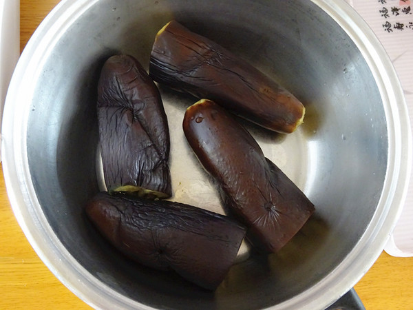 去火又瘦身的茄子拌苦菊的做法-咸鮮味拌菜譜-易網健康養(yǎng)生網 去火又瘦身的茄子拌苦菊的做法-咸鮮味拌菜譜