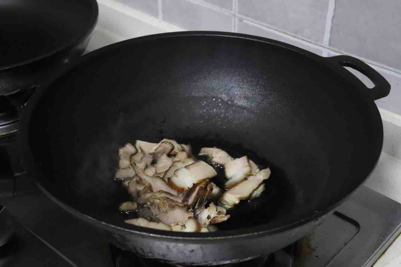 花菜炒臘肉的做法-家常味炒菜譜-易網(wǎng)健康養(yǎng)生網(wǎng) 花菜炒臘肉的做法-家常味炒菜譜
