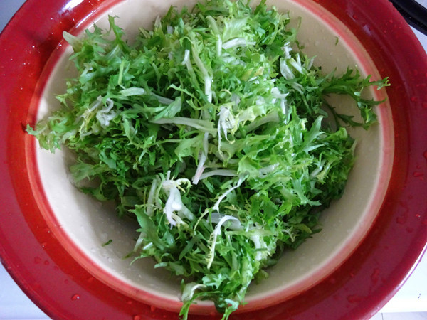 去火又瘦身的茄子拌苦菊的做法-咸鮮味拌菜譜-易網健康養(yǎng)生網 去火又瘦身的茄子拌苦菊的做法-咸鮮味拌菜譜