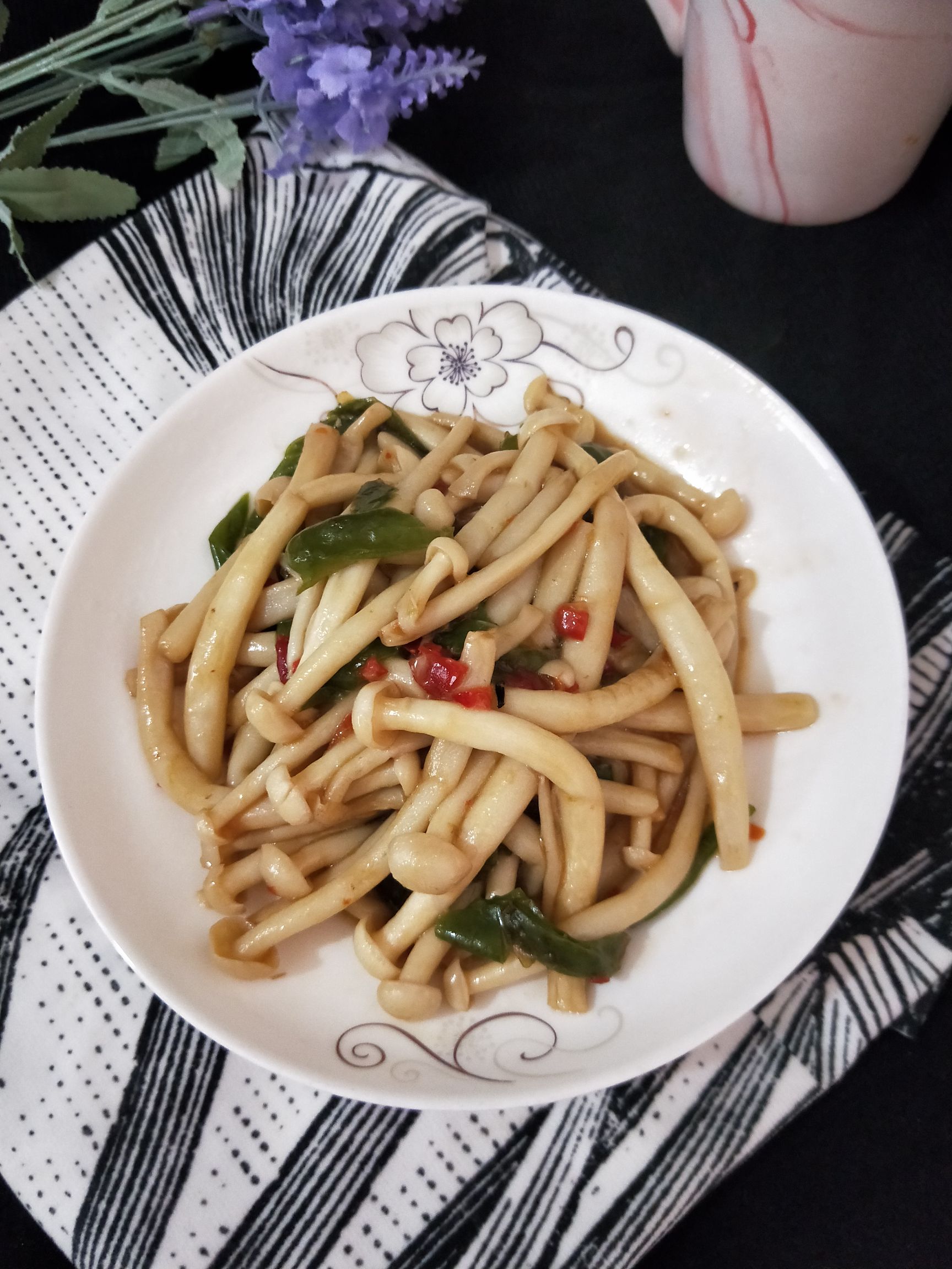 素炒海鮮菇的做法-家常味炒菜譜-易網健康養生網 素炒海鮮菇的做法-家常味炒菜譜