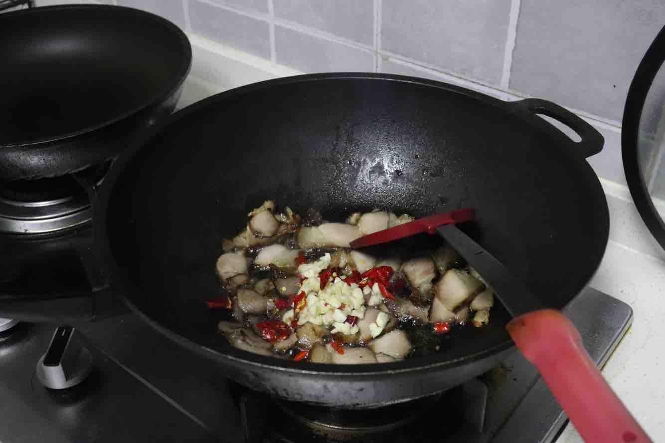 花菜炒臘肉的做法-家常味炒菜譜-易網(wǎng)健康養(yǎng)生網(wǎng) 花菜炒臘肉的做法-家常味炒菜譜