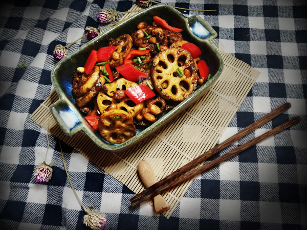 呷哺呷哺版干鍋麻辣藕片的做法-麻辣味干鍋菜譜-易網健康養生網 呷哺呷哺版干鍋麻辣藕片的做法-麻辣味干鍋菜譜