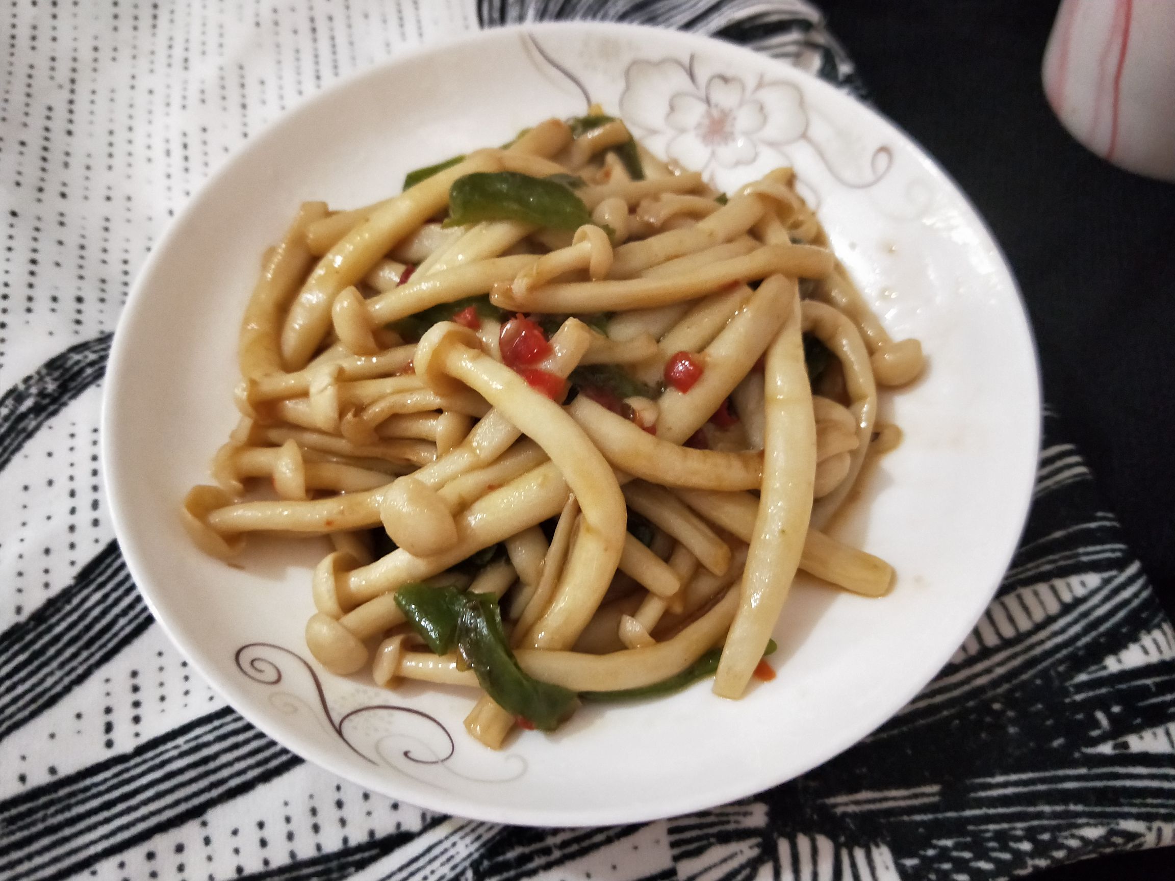 素炒海鮮菇的做法-家常味炒菜譜-易網健康養生網 素炒海鮮菇的做法-家常味炒菜譜