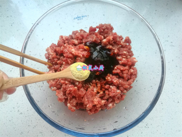 #冬至大如年#一口一個，焦脆鮮香的牛肉丸子的做法-家常味炸菜譜