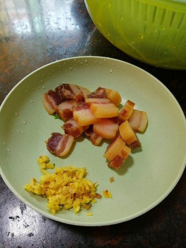 簡簡單單也不失美味~~臘肉炒芥菜的做法-家常味炒菜譜
