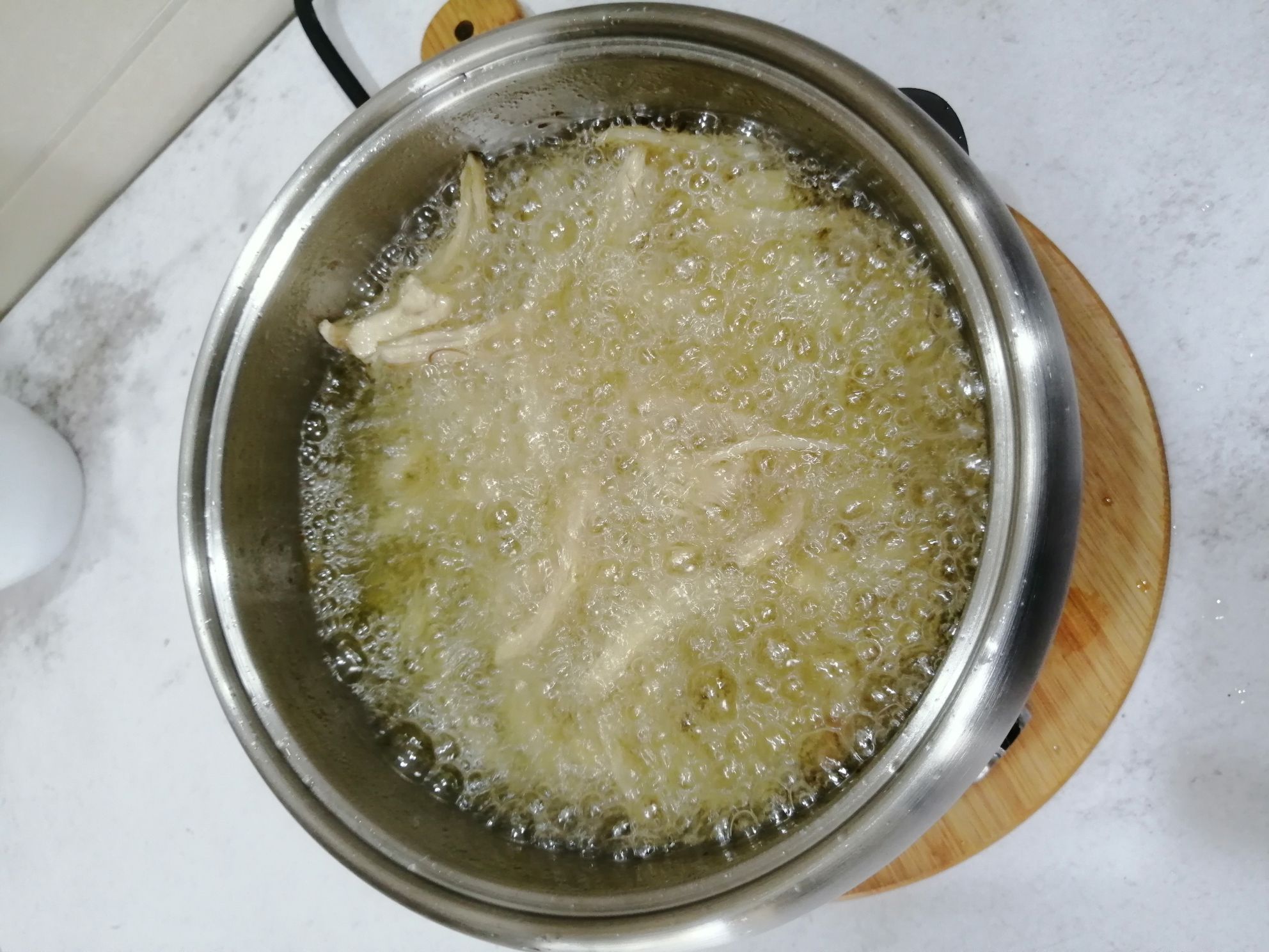 香酥麻辣雞絲的做法-麻辣味炸菜譜