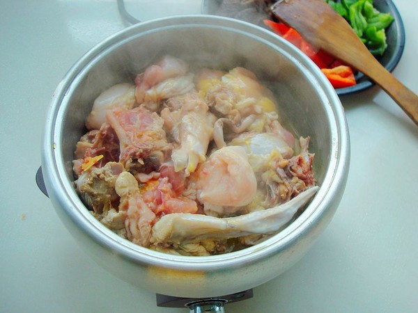 黃燜雞的做法-醬香味燒菜譜-易網健康養生網 黃燜雞的做法-醬香味燒菜譜