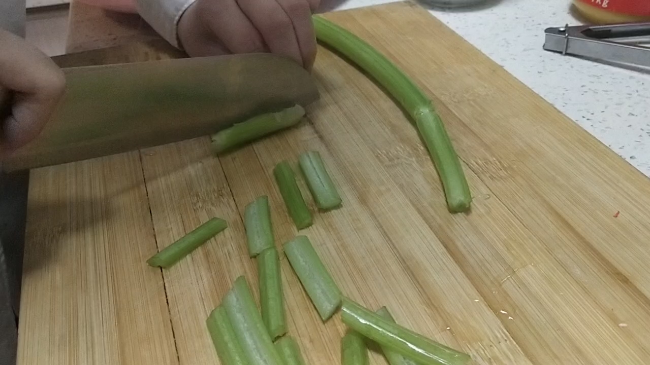 香辣油滋啦的做法-咸鮮味炒菜譜
