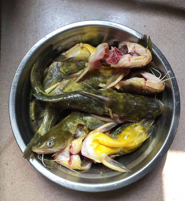 老干媽蒸黃骨魚的做法-香辣味蒸菜譜-易網(wǎng)健康養(yǎng)生網(wǎng) 老干媽蒸黃骨魚的做法-香辣味蒸菜譜