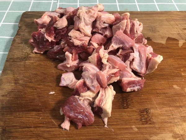 小寒進補---牛腩燉蘿卜的做法-醬香味燉菜譜-易網<a href=http://m.aoa7937.com/ target=_blank class=infotextkey>健康養生</a>網 小寒進補---牛腩燉蘿卜的做法-醬香味燉菜譜