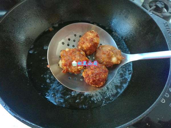 #冬至大如年#一口一個，焦脆鮮香的牛肉丸子的做法-家常味炸菜譜