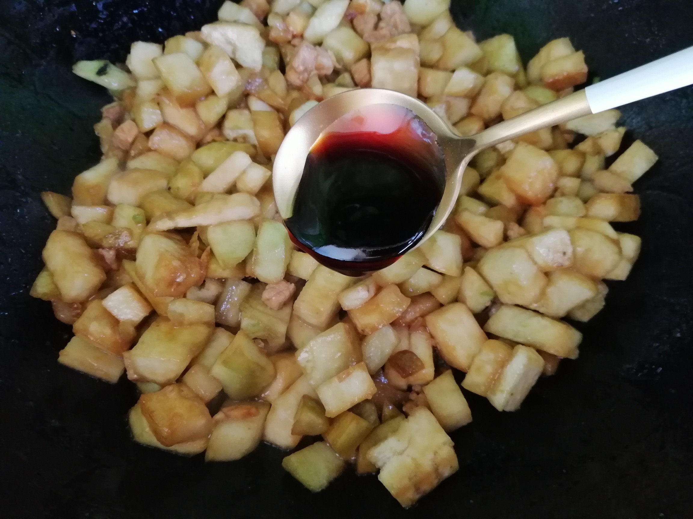 茄子肉丁蓋澆飯的做法-家常味炒菜譜
