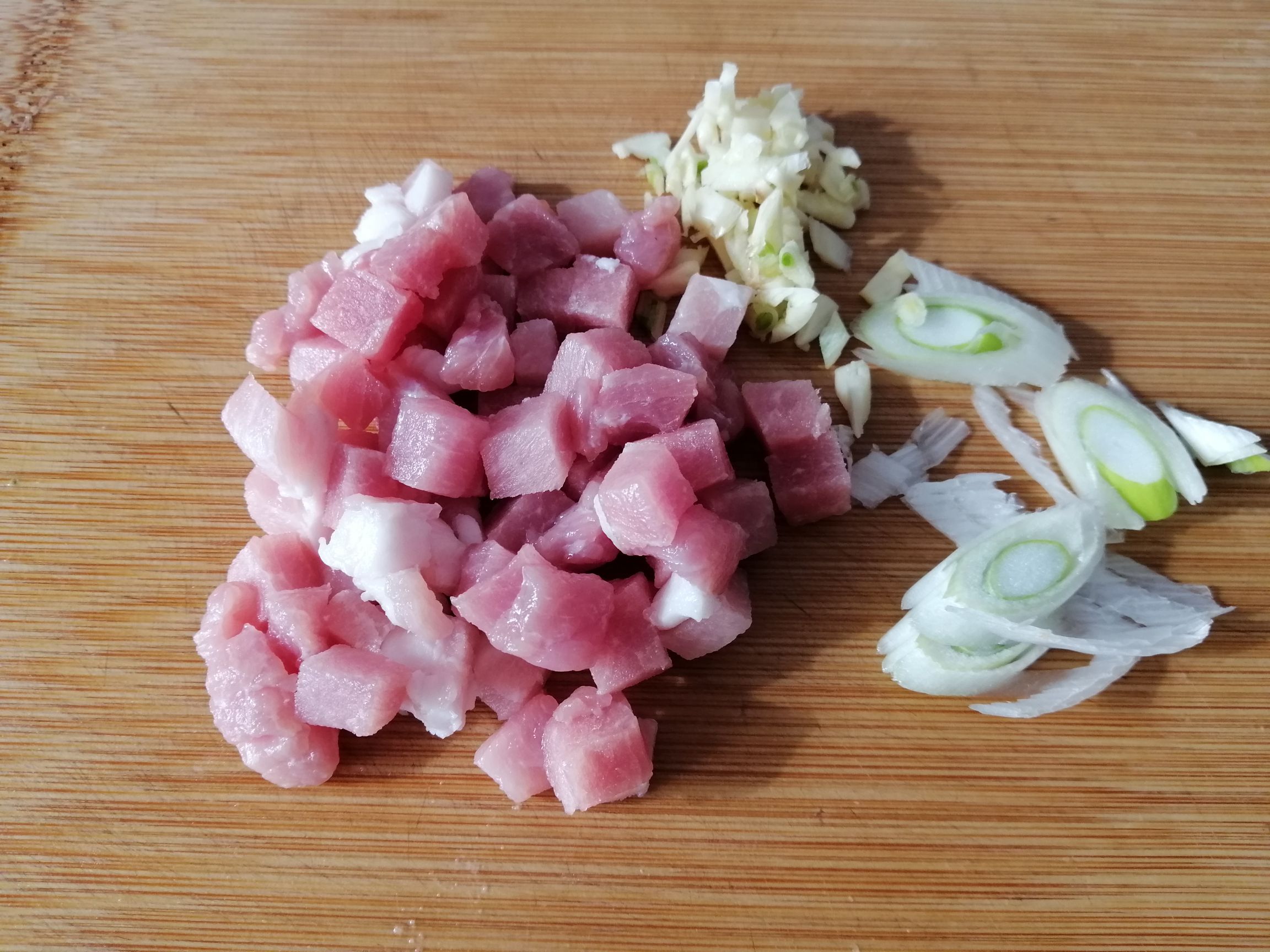 茄子肉丁蓋澆飯的做法-家常味炒菜譜