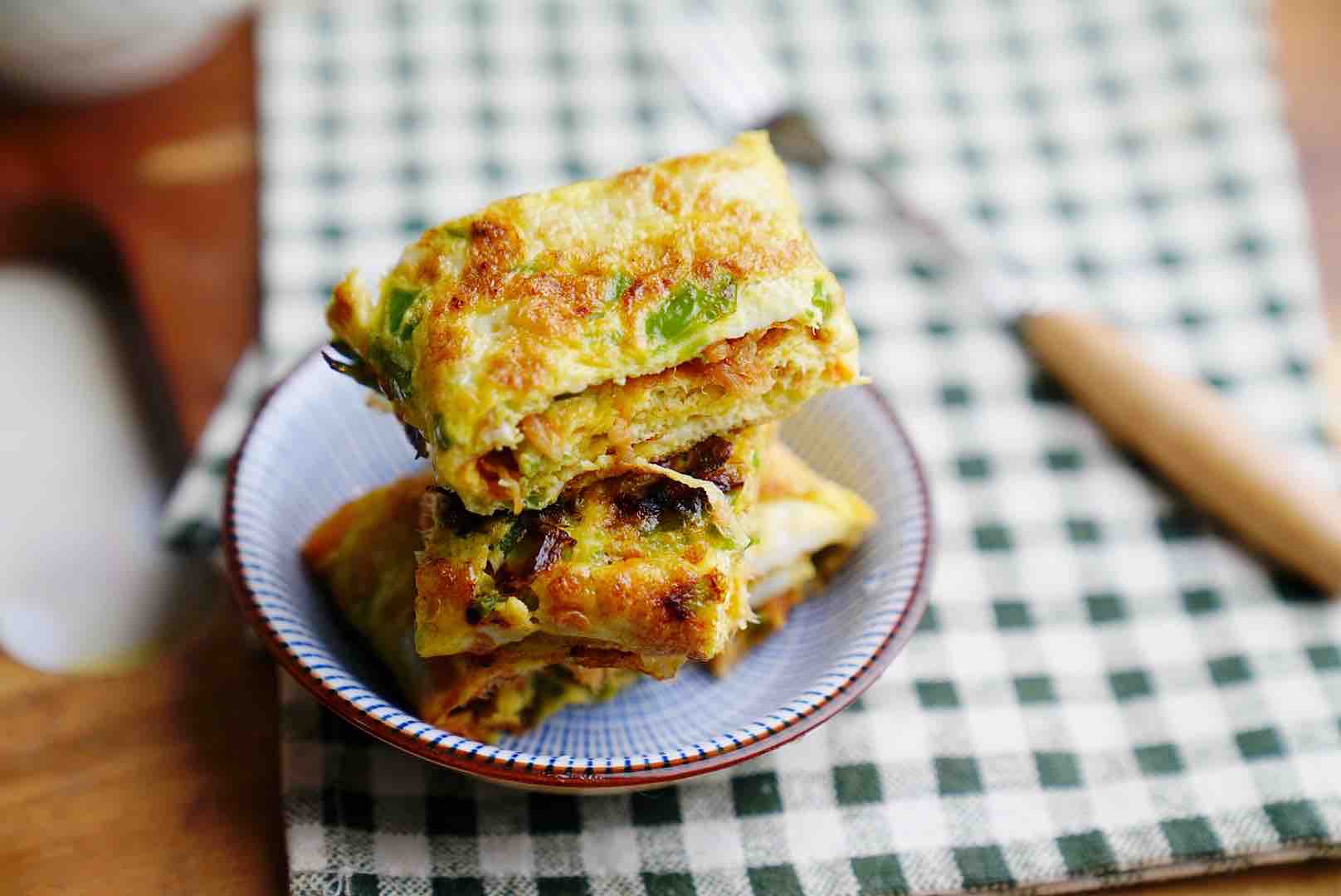肉松菜椒蛋餅，簡單易做孩子喜歡的做法-家常味煎菜譜