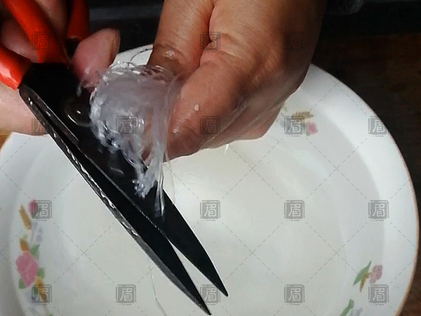 鴨血粉絲湯的做法-咸鮮味煮菜譜-易網(wǎng)<a href=http://m.aoa7937.com/ target=_blank class=infotextkey>健康養(yǎng)生</a>網(wǎng) 鴨血粉絲湯的做法-咸鮮味煮菜譜