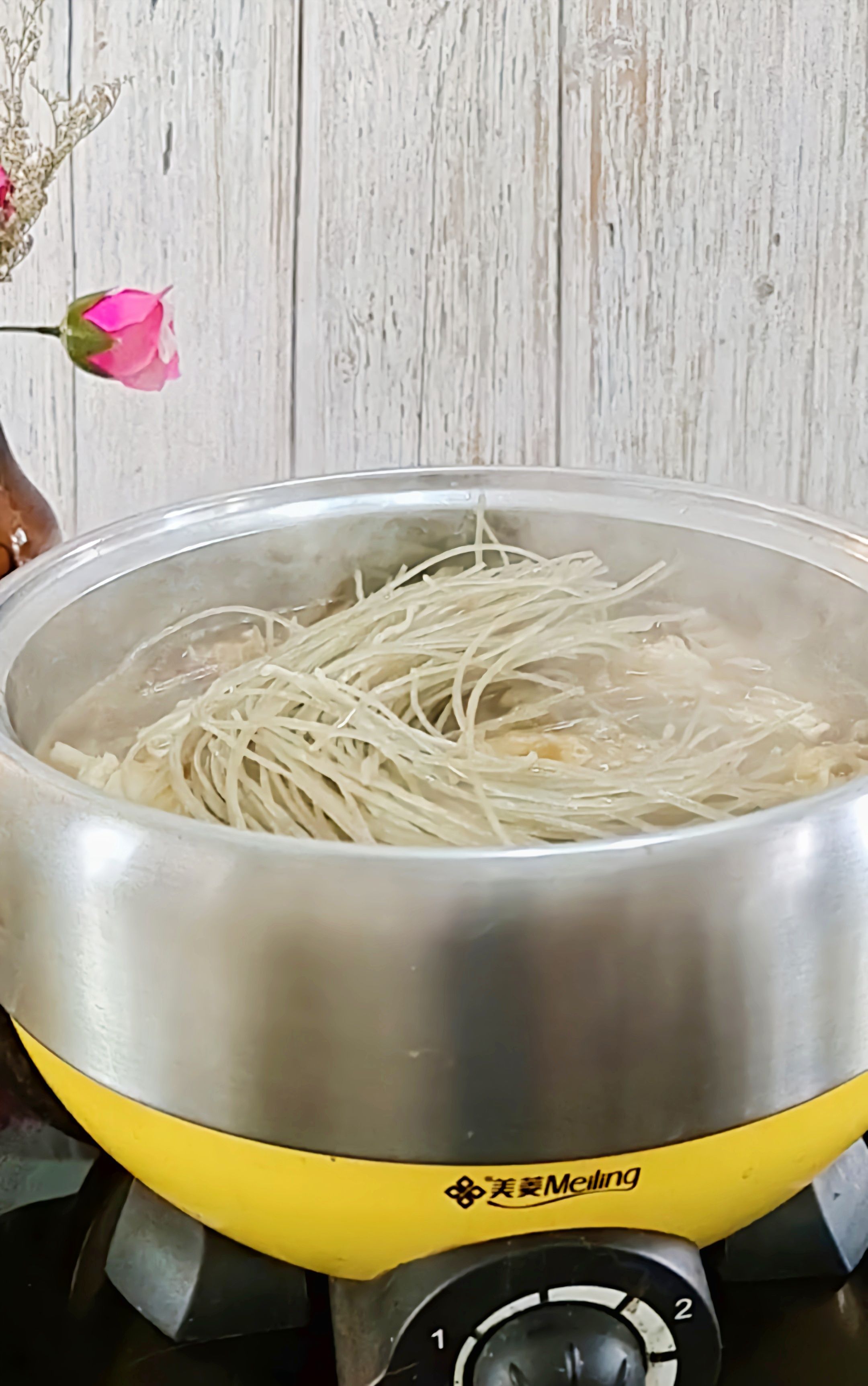 最家常的冬季暖鍋，百吃不厭~白菜粉條牛肉鍋的做法-咸鮮味煮菜譜