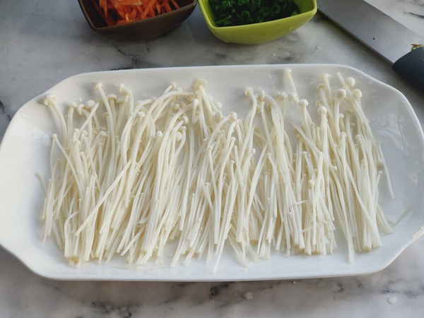無(wú)油金針菇蒸雞腿，鮮嫩多汁巨好吃的做法-家常味蒸菜譜