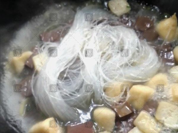 鴨血粉絲湯的做法-咸鮮味煮菜譜-易網(wǎng)健康養(yǎng)生網(wǎng) 鴨血粉絲湯的做法-咸鮮味煮菜譜