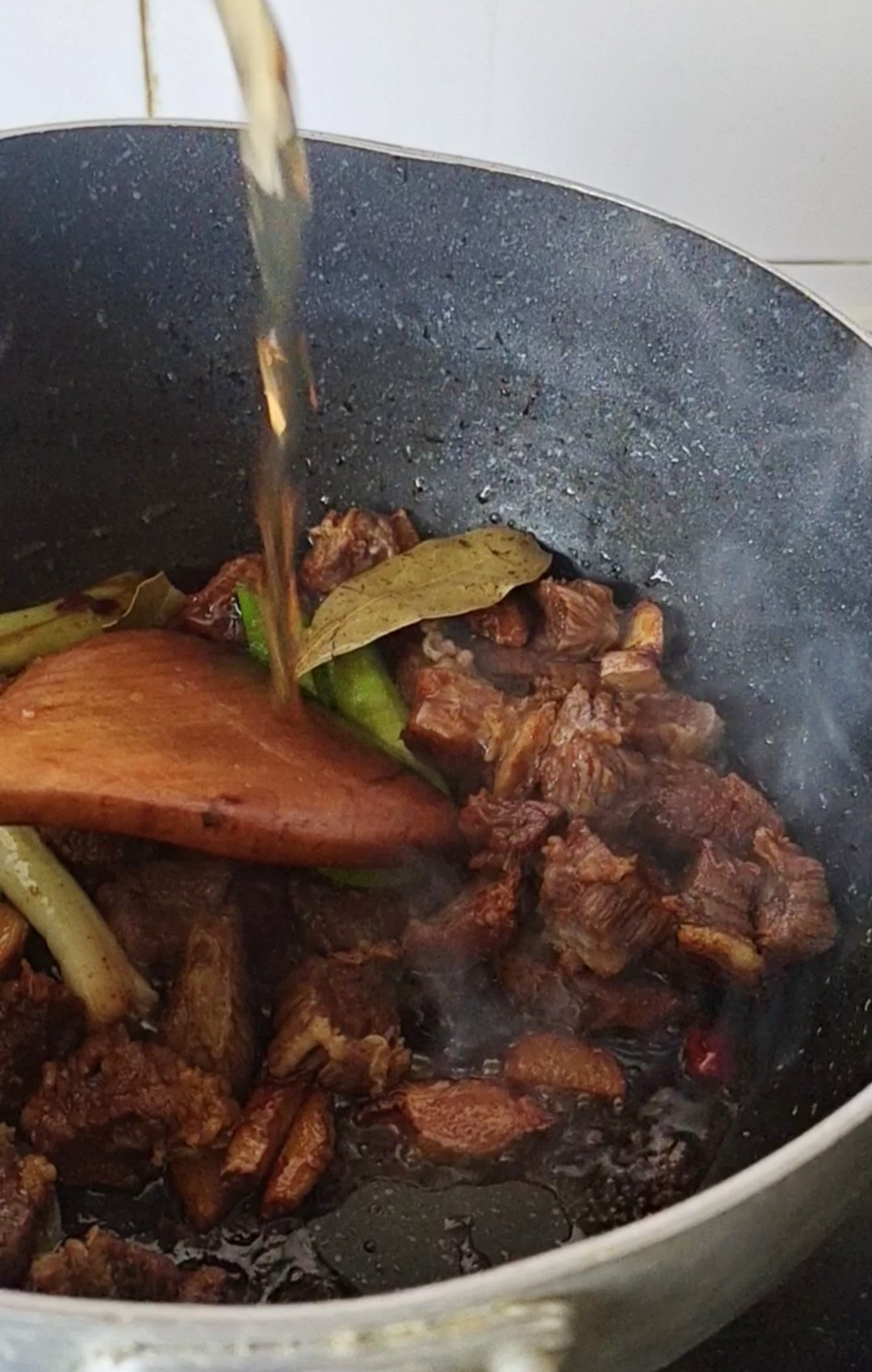 最家常的冬季暖鍋，百吃不厭~白菜粉條牛肉鍋的做法-咸鮮味煮菜譜