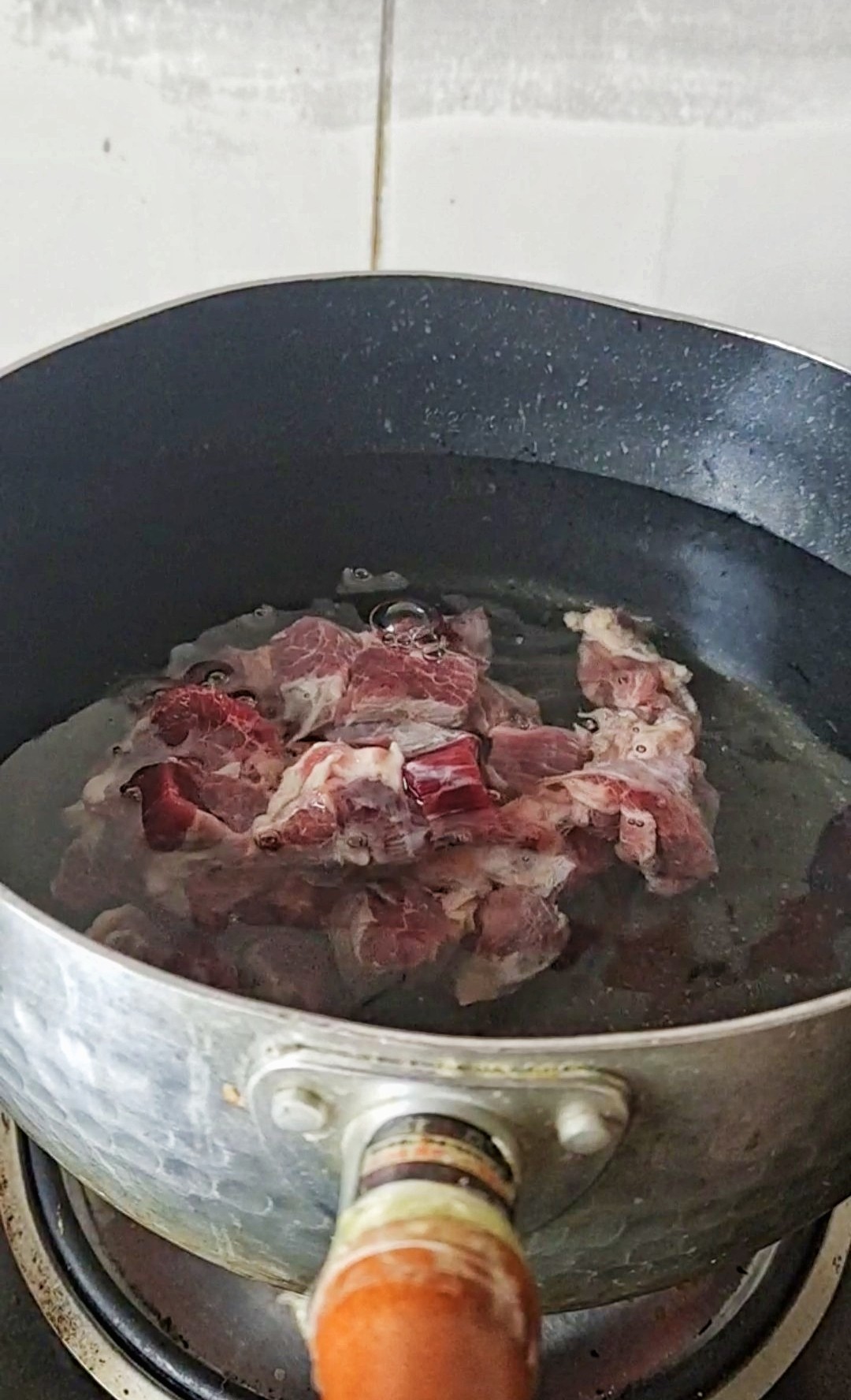 最家常的冬季暖鍋，百吃不厭~白菜粉條牛肉鍋的做法-咸鮮味煮菜譜