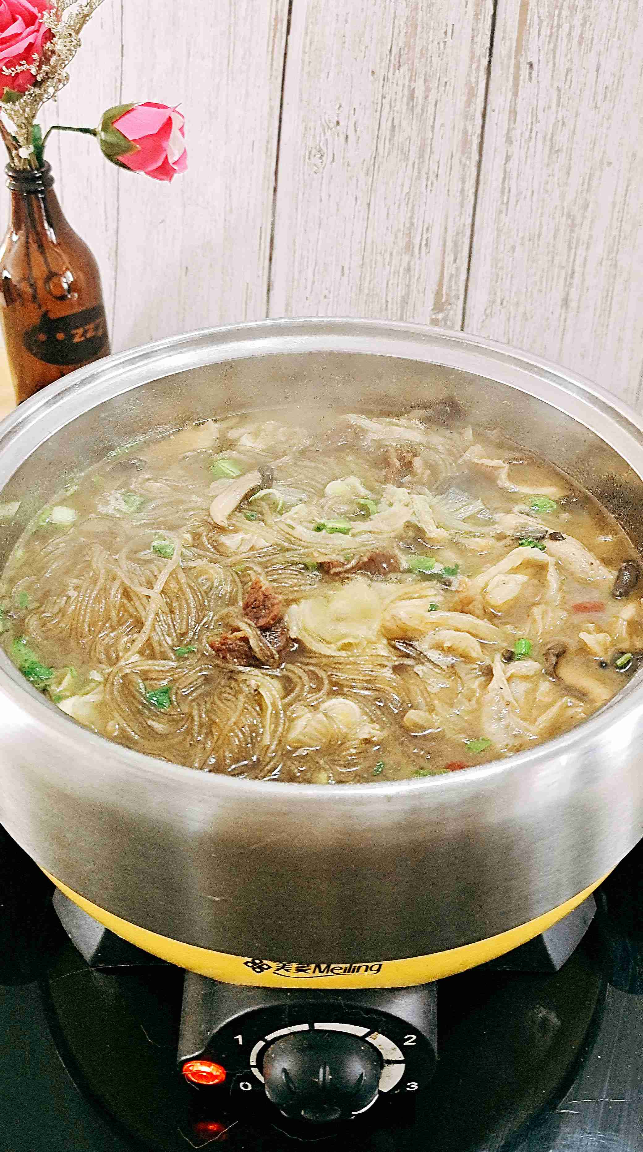 最家常的冬季暖鍋，百吃不厭~白菜粉條牛肉鍋的做法-咸鮮味煮菜譜