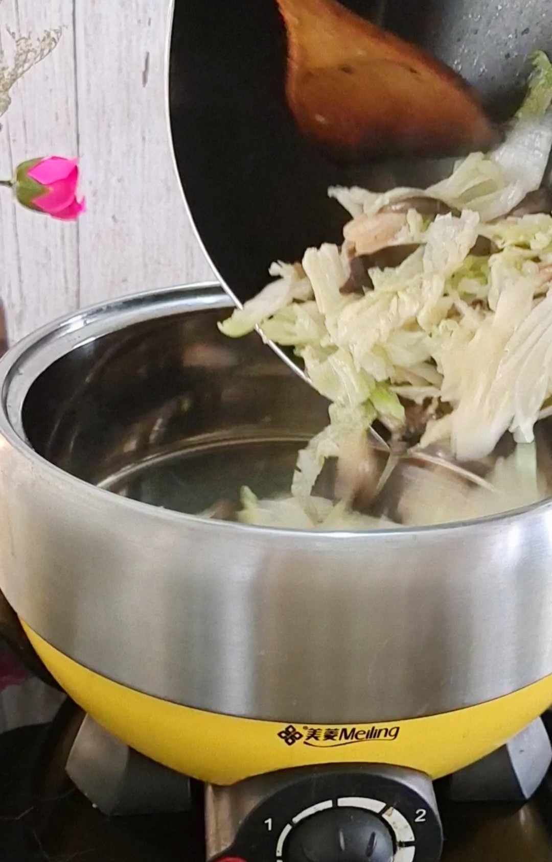 最家常的冬季暖鍋，百吃不厭~白菜粉條牛肉鍋的做法-咸鮮味煮菜譜