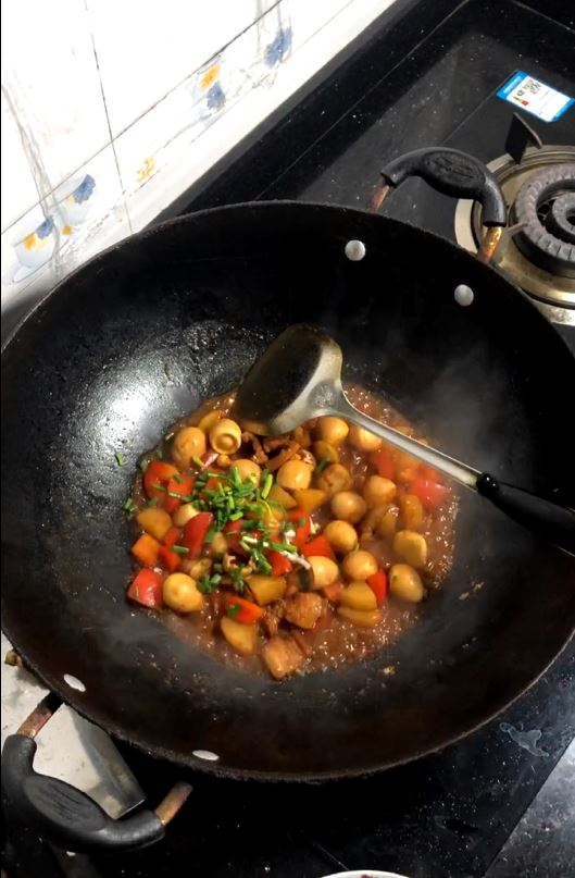 鵪鶉蛋與土豆碰撞的感覺的做法-醬香味燒菜譜-易網(wǎng)健康養(yǎng)生網(wǎng) 鵪鶉蛋與土豆碰撞的感覺的做法-醬香味燒菜譜