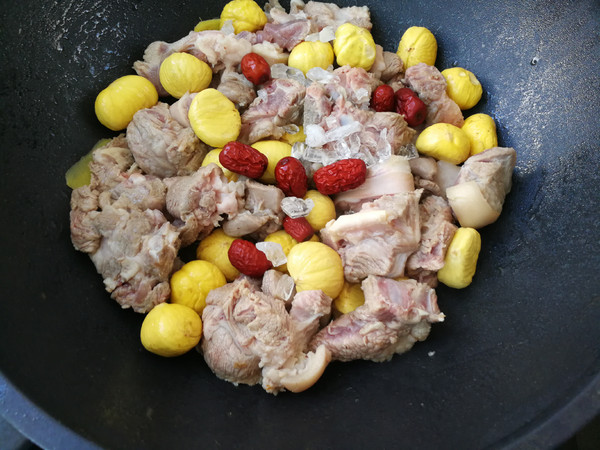 #冬至大如年#五香栗子燜羊肉的做法-家常味燜菜譜-易網(wǎng)健康養(yǎng)生網(wǎng) #冬至大如年#五香栗子燜羊肉的做法-家常味燜菜譜