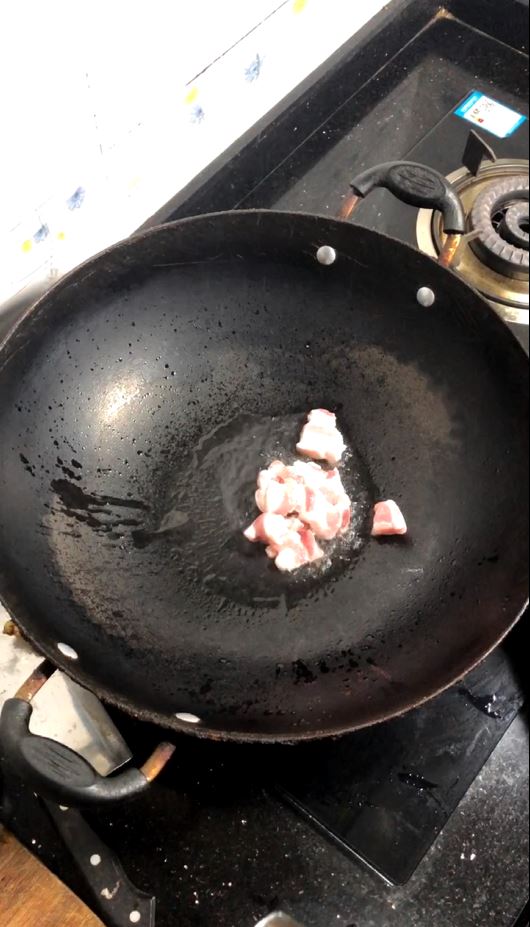 鵪鶉蛋與土豆碰撞的感覺的做法-醬香味燒菜譜-易網(wǎng)健康養(yǎng)生網(wǎng) 鵪鶉蛋與土豆碰撞的感覺的做法-醬香味燒菜譜